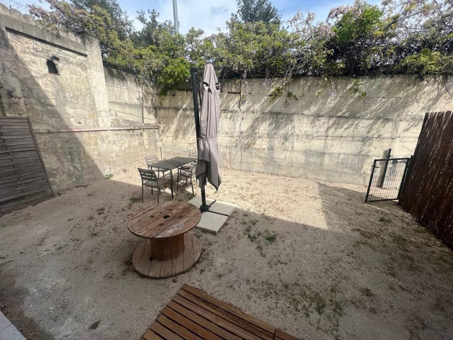 La Glycine - Parking Gratuit - Ac Clim - Cour Prive - Διαμέρισμα Villeneuve-lès-Avignon Εξωτερικό φωτογραφία