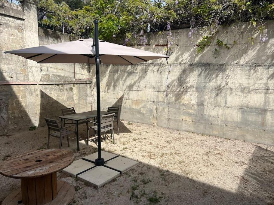 La Glycine - Parking Gratuit - Ac Clim - Cour Prive - Διαμέρισμα Villeneuve-lès-Avignon Εξωτερικό φωτογραφία